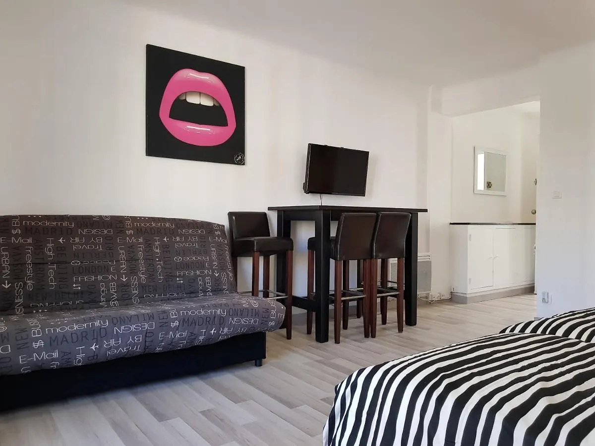 Studio Modern location